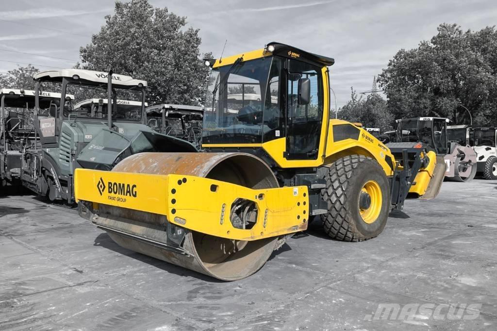 Bomag BW 213 D-5 مداحل أحادية الأسطوانة