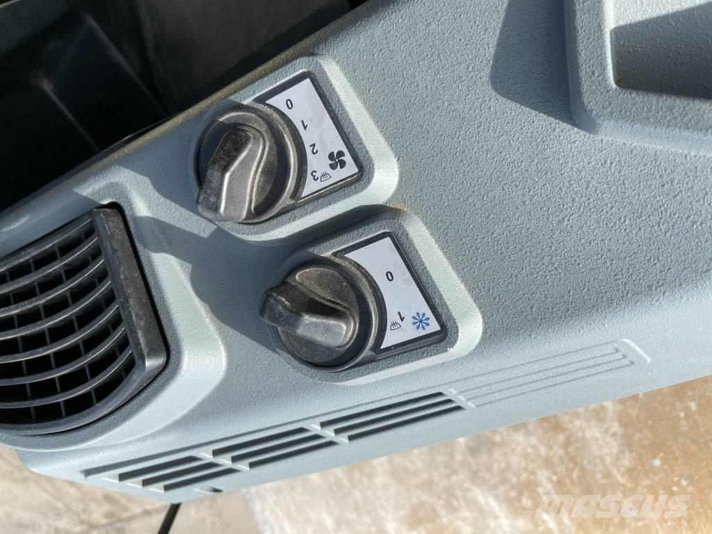 Bomag BW 213 D-5 مداحل أحادية الأسطوانة