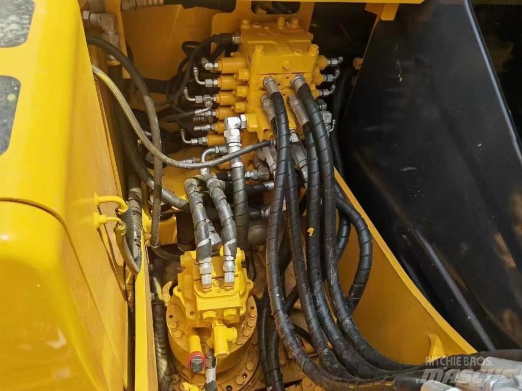 Komatsu PC 130 LC-7 حفارات زحافة
