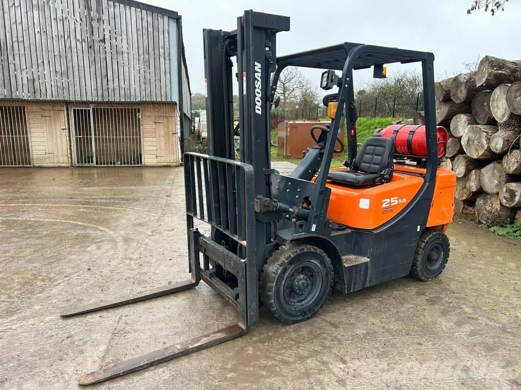 Doosan G 25 GP Plus شاحنات LPG