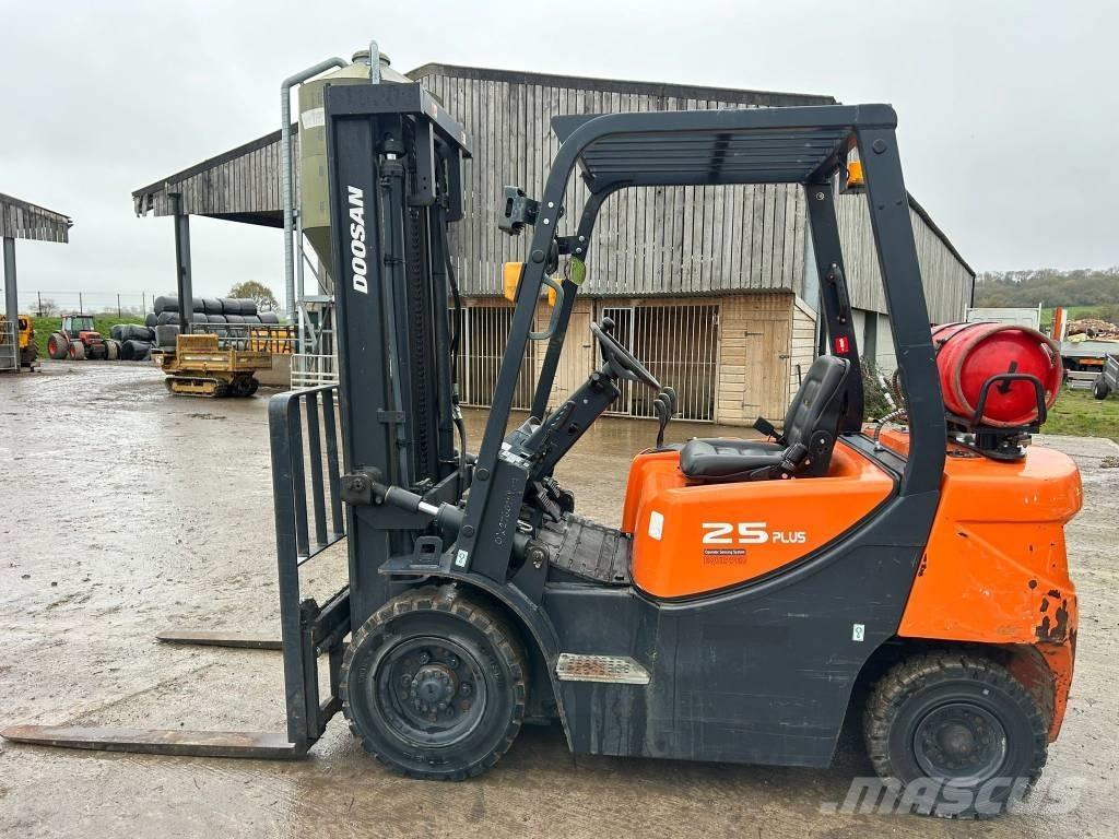 Doosan G 25 GP Plus شاحنات LPG