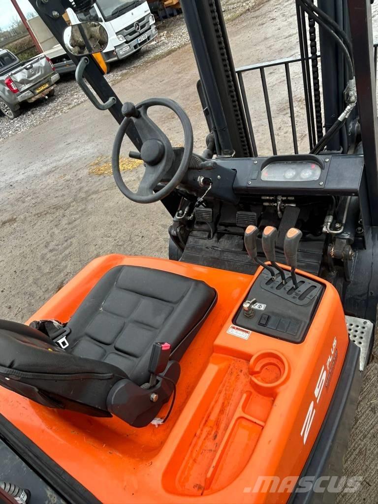 Doosan G 25 GP Plus شاحنات LPG