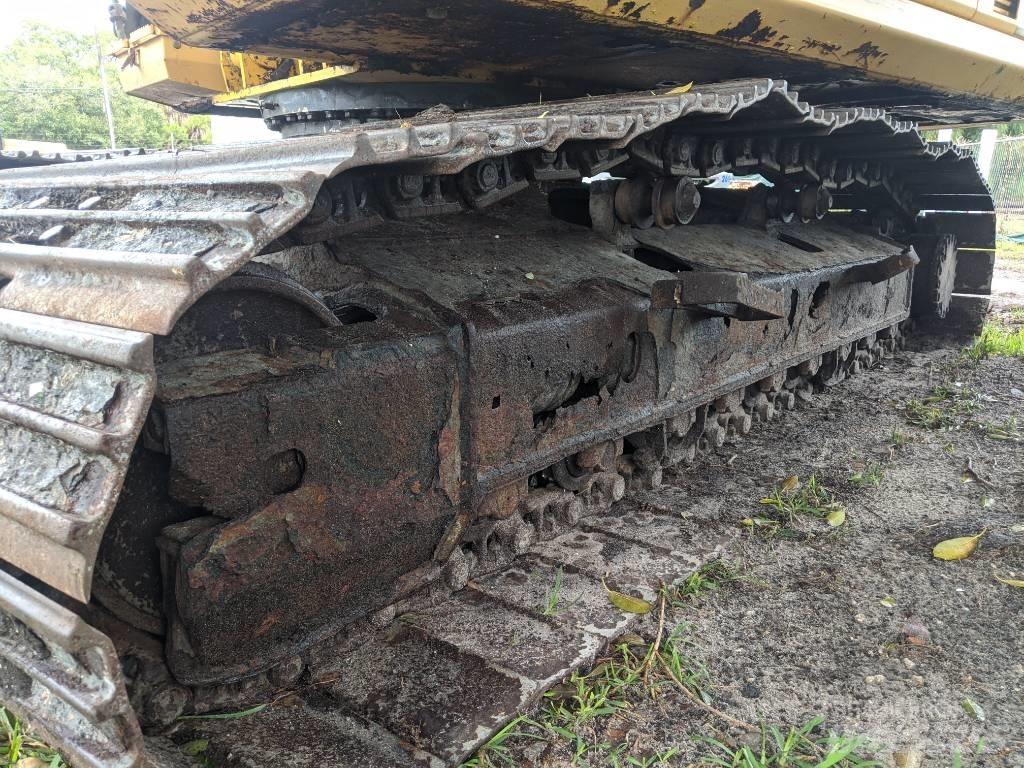 Komatsu HB215 LC-1 حفارات زحافة