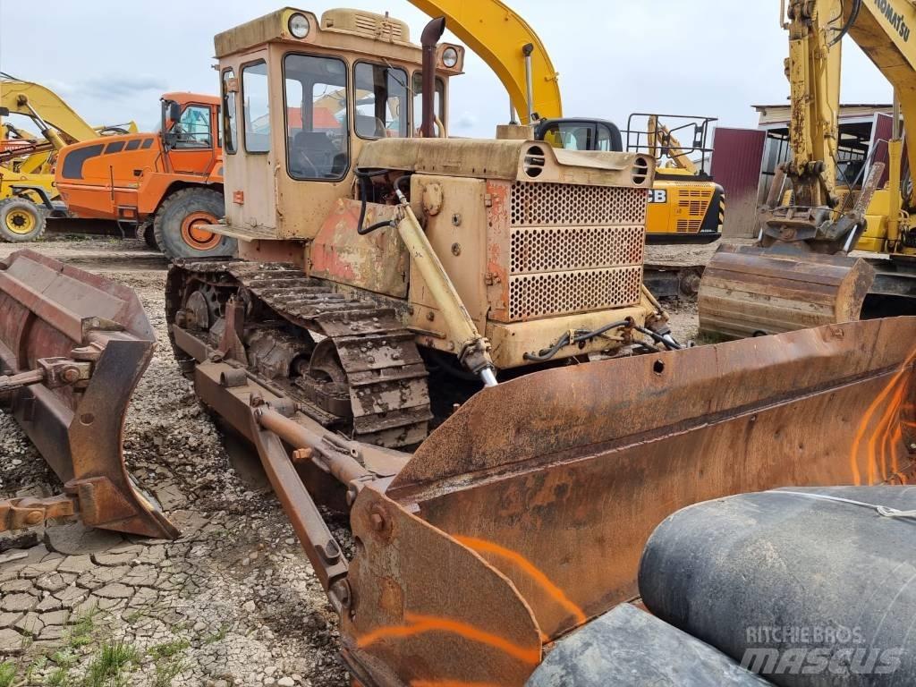 CAT T 130 بلدوزرات مجنزرة