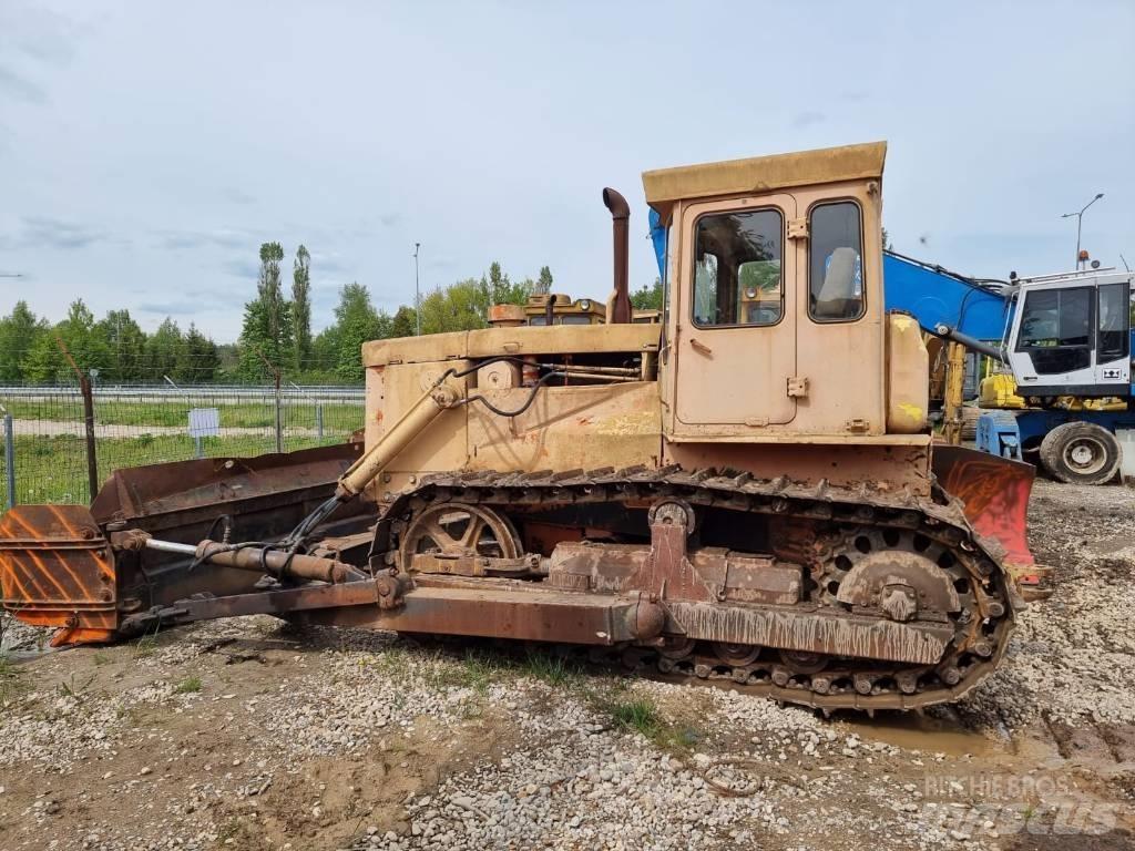 CAT T 130 بلدوزرات مجنزرة