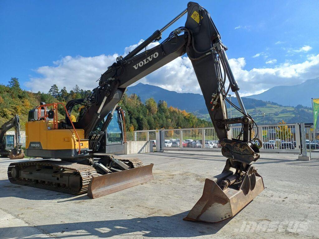 Volvo ECR235EL حفارات زحافة