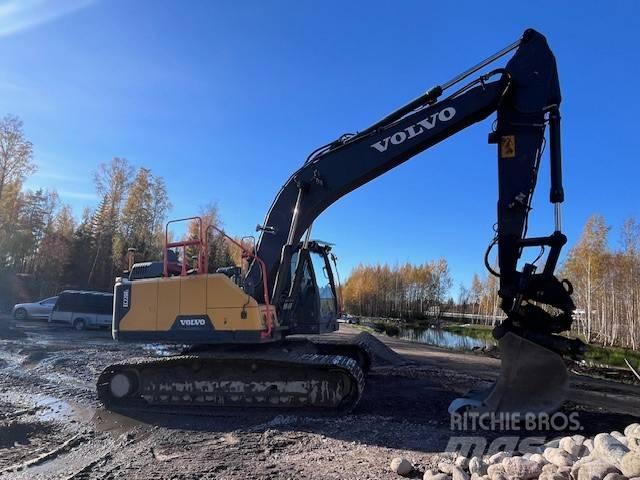 Volvo EC 220 E حفارات زحافة