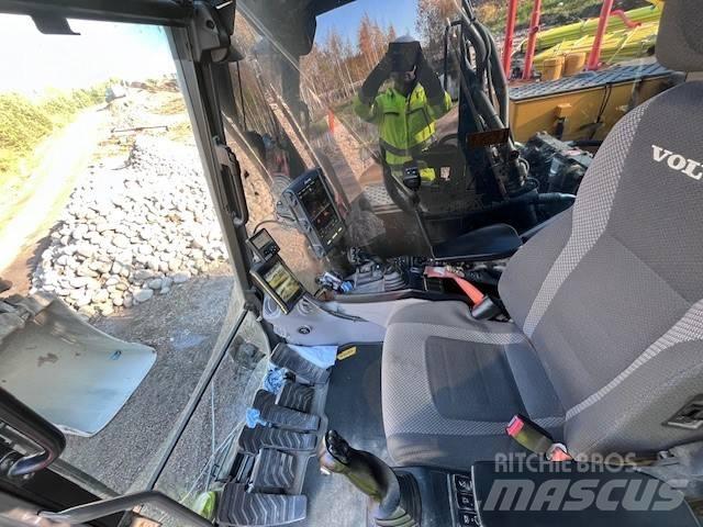 Volvo EC 220 E حفارات زحافة