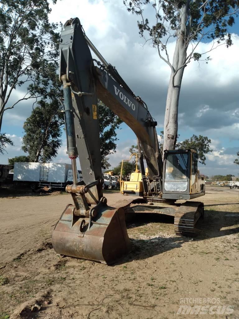 Volvo EC 250 D L حفارات زحافة