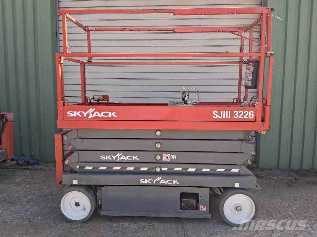SkyJack SJ III 3226 رافعات مقصية الشكل