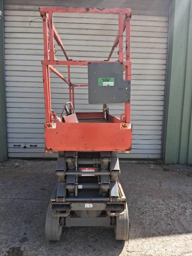 SkyJack SJ III 3226 رافعات مقصية الشكل