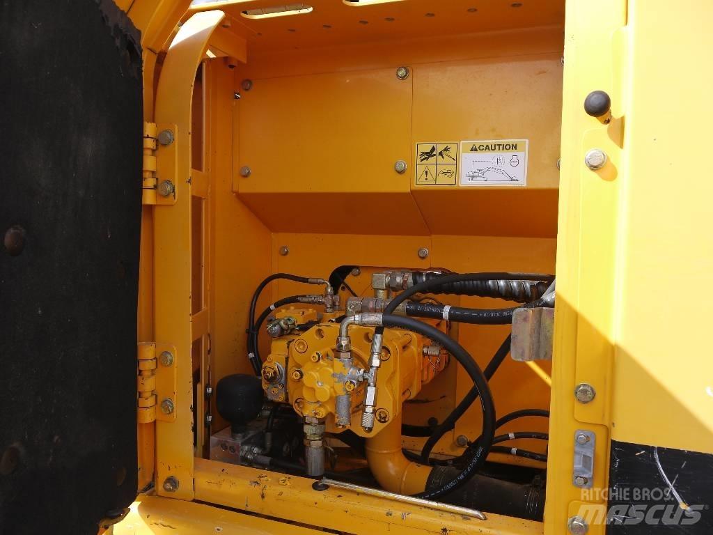 Hyundai R 140 LC-7 حفارات زحافة