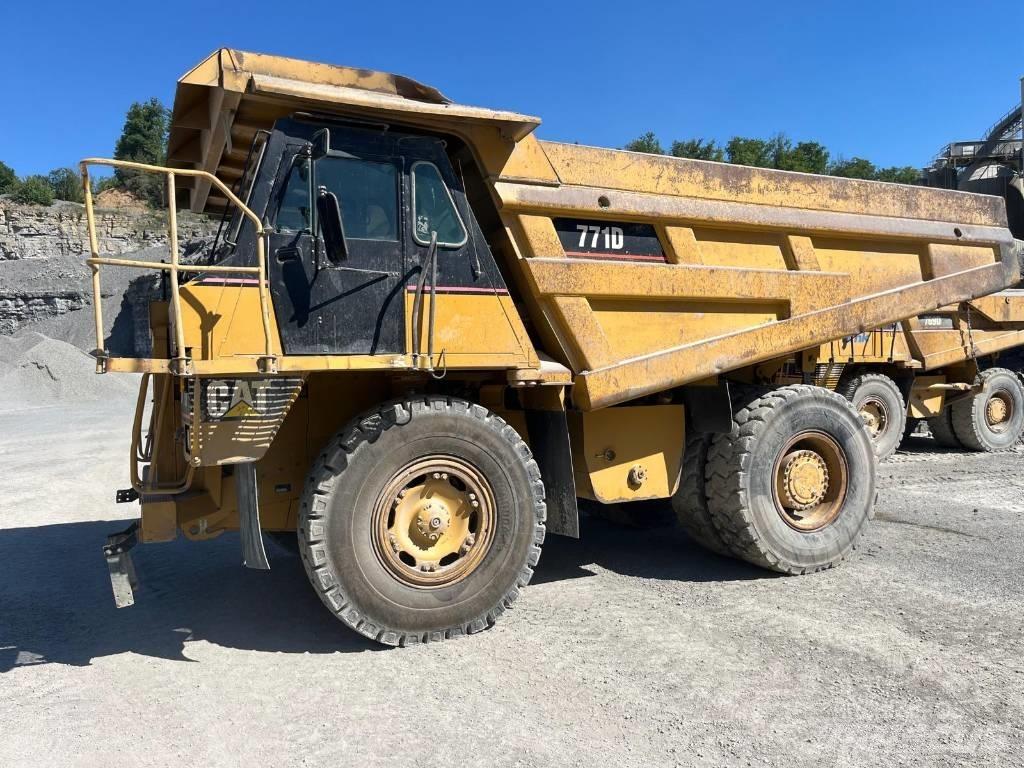 CAT 771D شاحنات المخلفات الصلبة