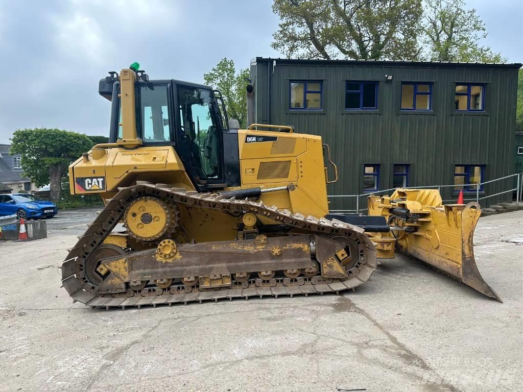 CAT D 6 N LGP بلدوزرات مجنزرة
