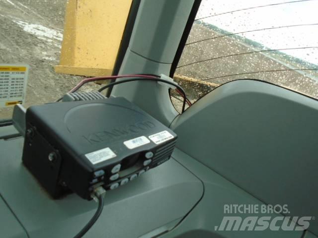 CAT 938M لوادر بعجل