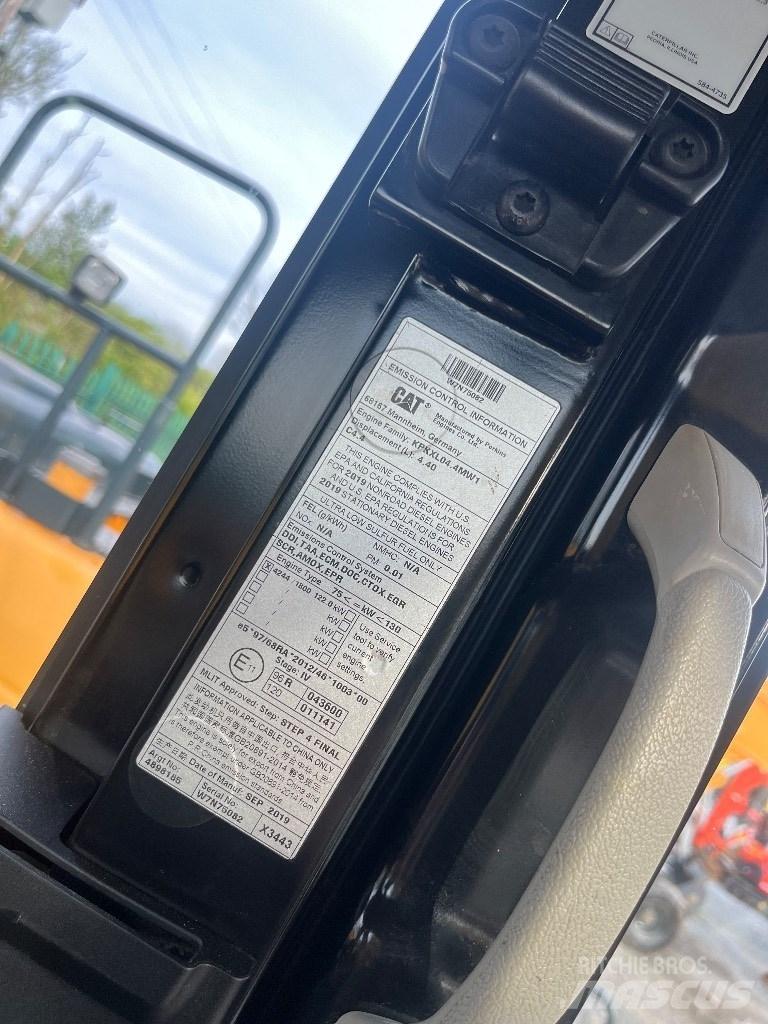 CAT 320 حفارات زحافة