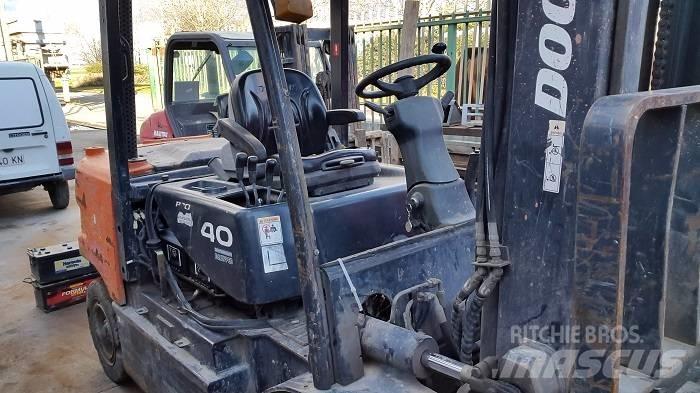 Doosan D40 SC-5 شاحنات الديزل