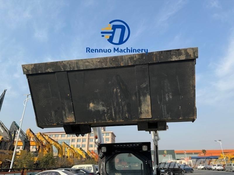 Bobcat S 130 لوادر انزلاقية التوجيه