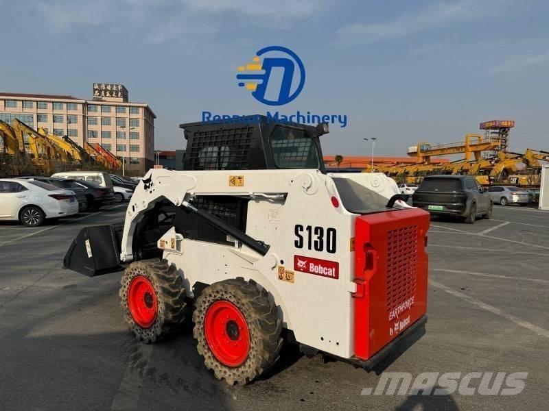 Bobcat S 130 لوادر انزلاقية التوجيه
