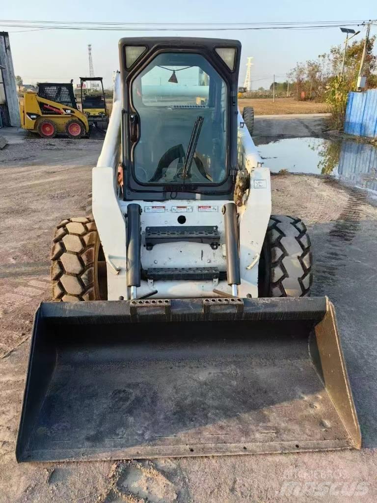 Bobcat S 300 لوادر انزلاقية التوجيه