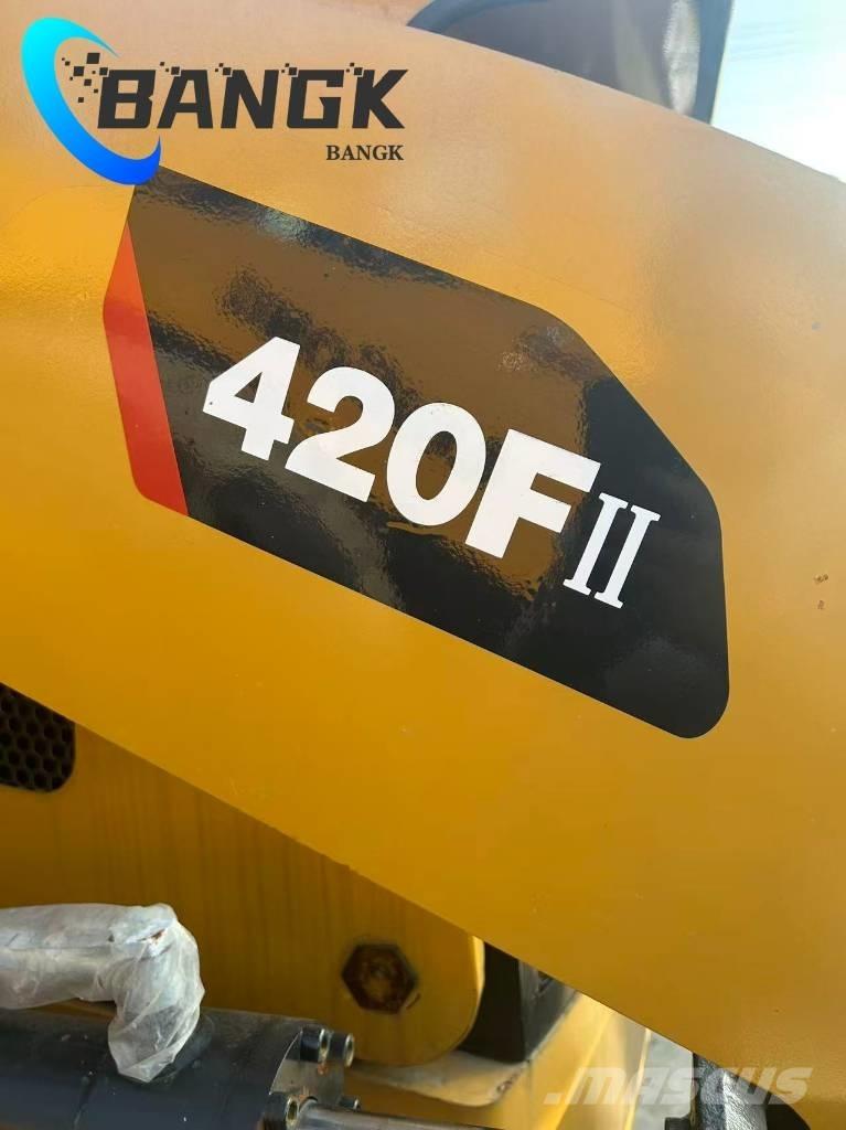 Catvik ERILLAR-420II حفارات بعجل