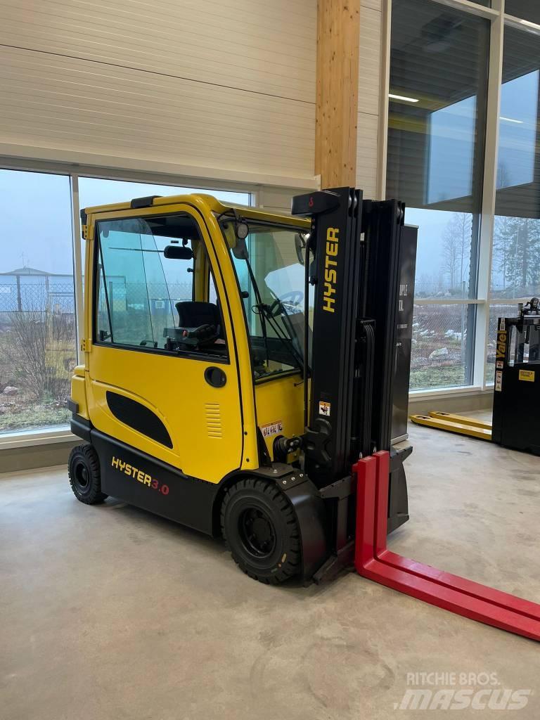 Hyster J 3.0 XN شاحنات ذات رافعات شوكية تعمل بالكهرباء