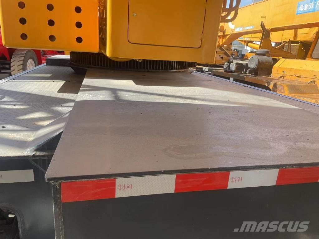 XCMG QY70K رافعات الطرق الوعرة