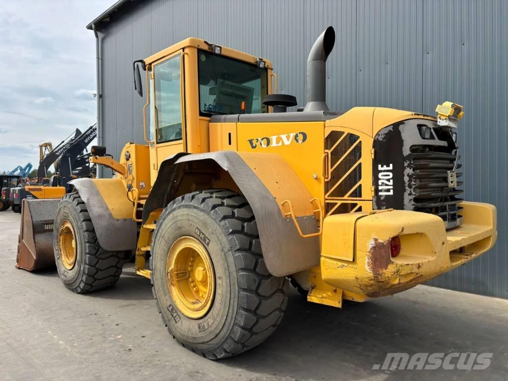 Volvo L120E لوادر بعجل