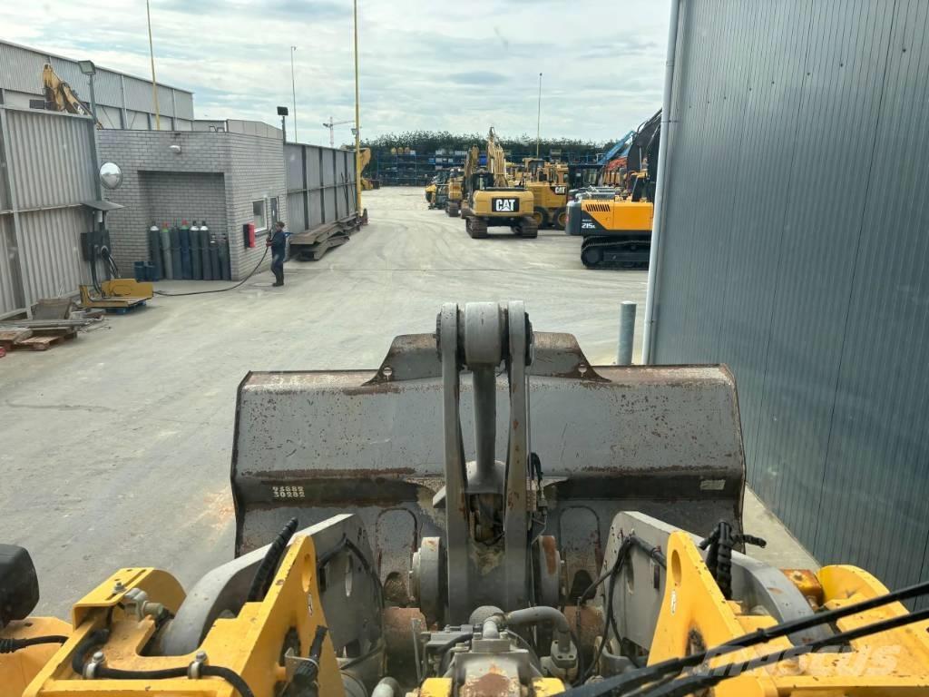Volvo L120E لوادر بعجل