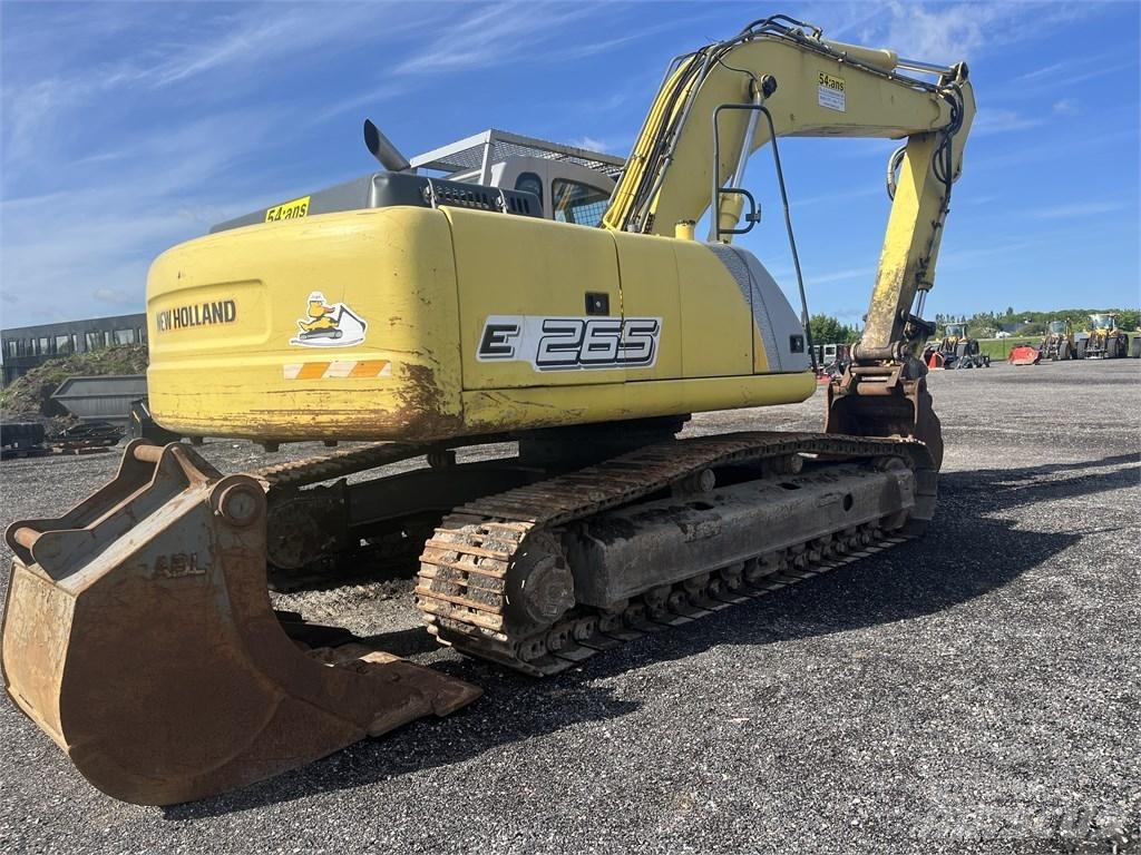New Holland E 265 B حفارات زحافة