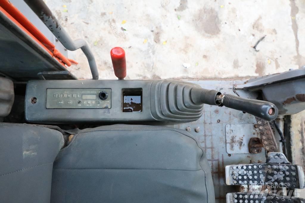 Hitachi ZX 200 LC-3 حفارات زحافة