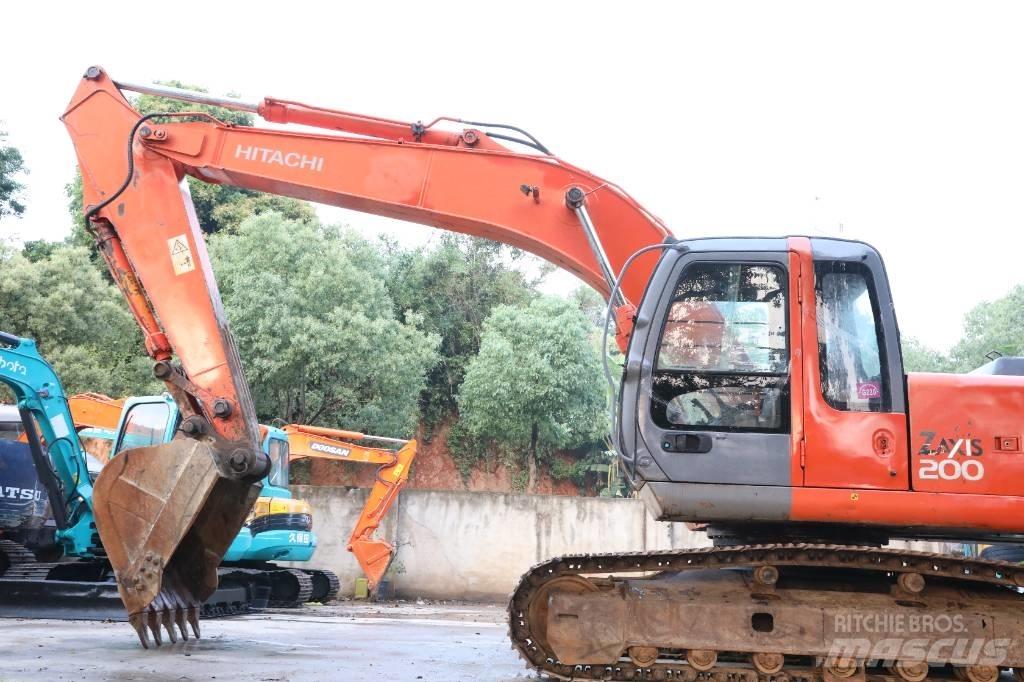 Hitachi ZX 200 LC-3 حفارات زحافة