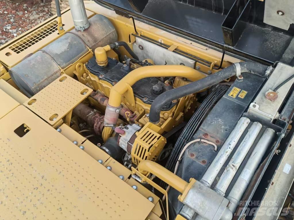 CAT 325 D2 حفارات زحافة