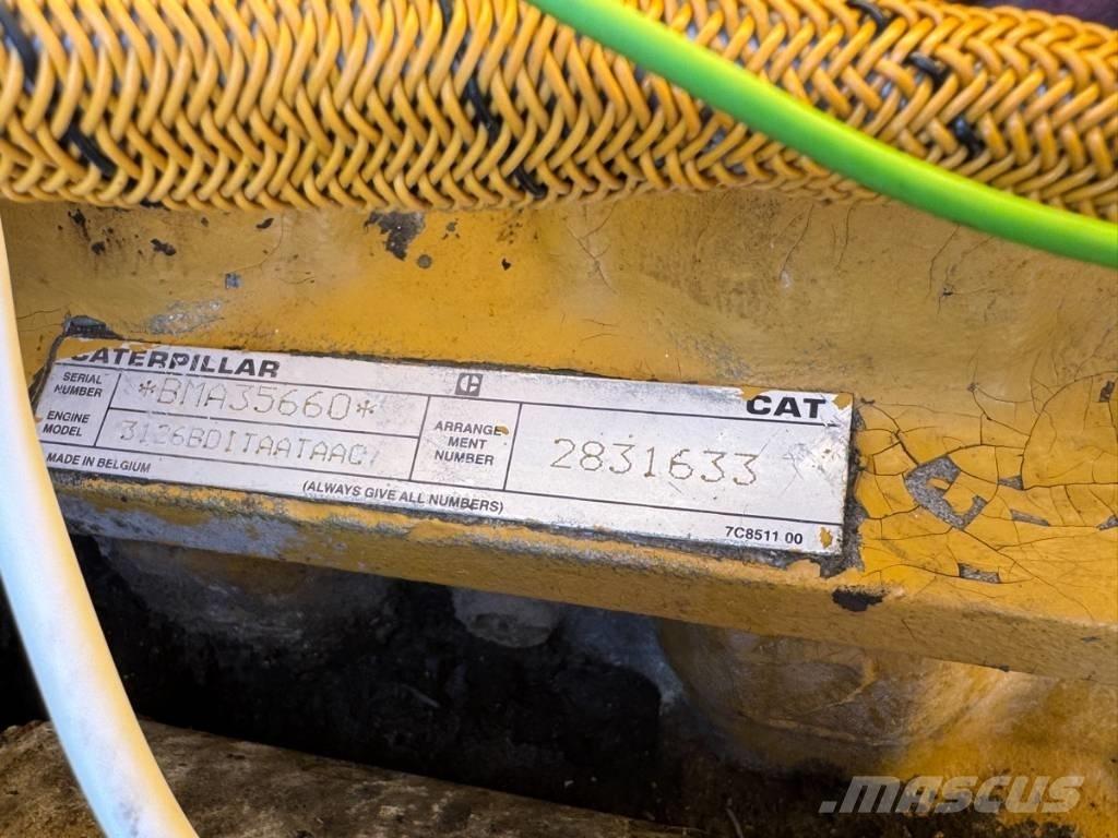 CAT 938 G لوادر بعجل
