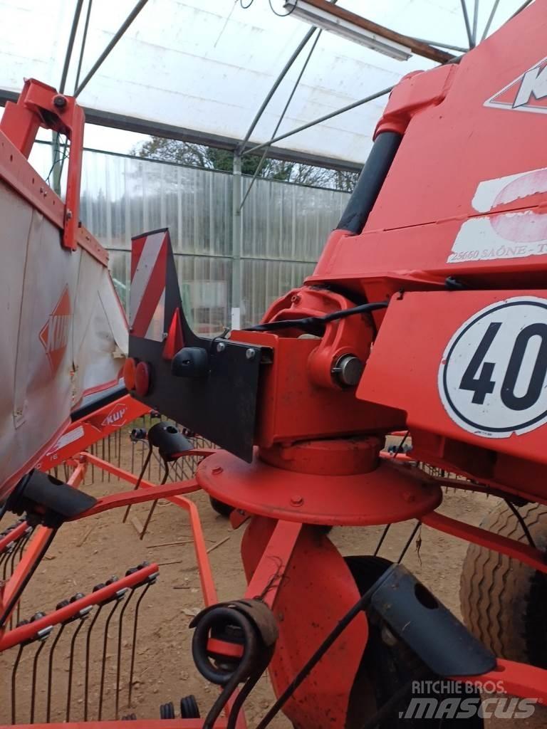 Kuhn GF 13012 مكابس وميبسات التبن
