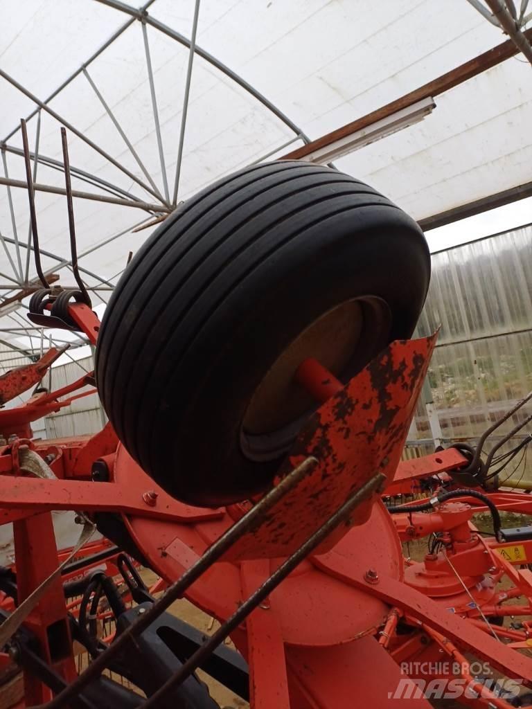 Kuhn GF 13012 مكابس وميبسات التبن