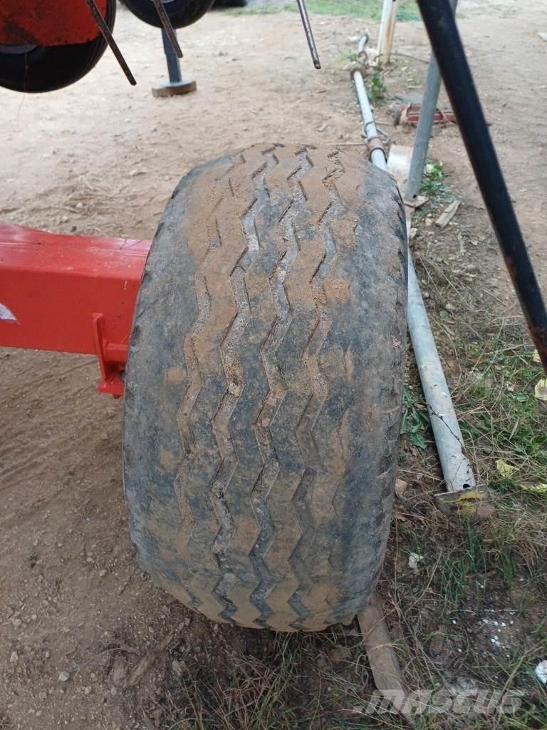 Kuhn GF 13012 مكابس وميبسات التبن