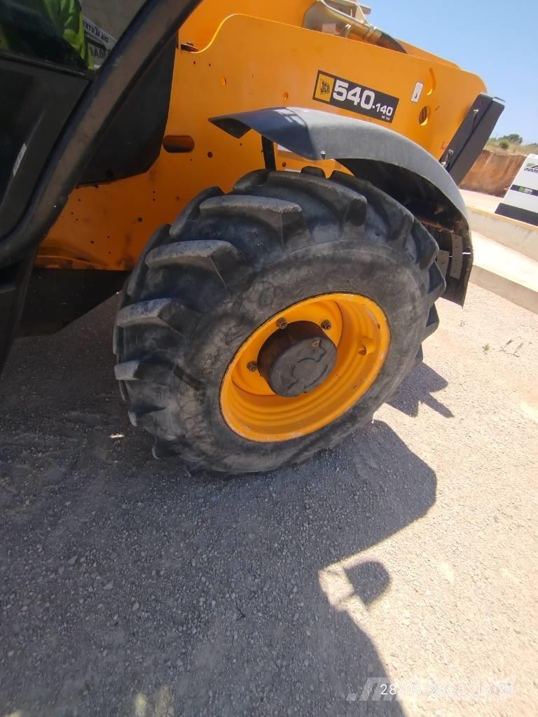 JCB 540-140 مناولات متداخلة