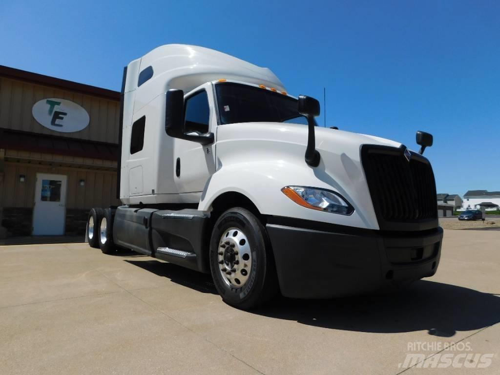 International LT 625 وحدات الجر