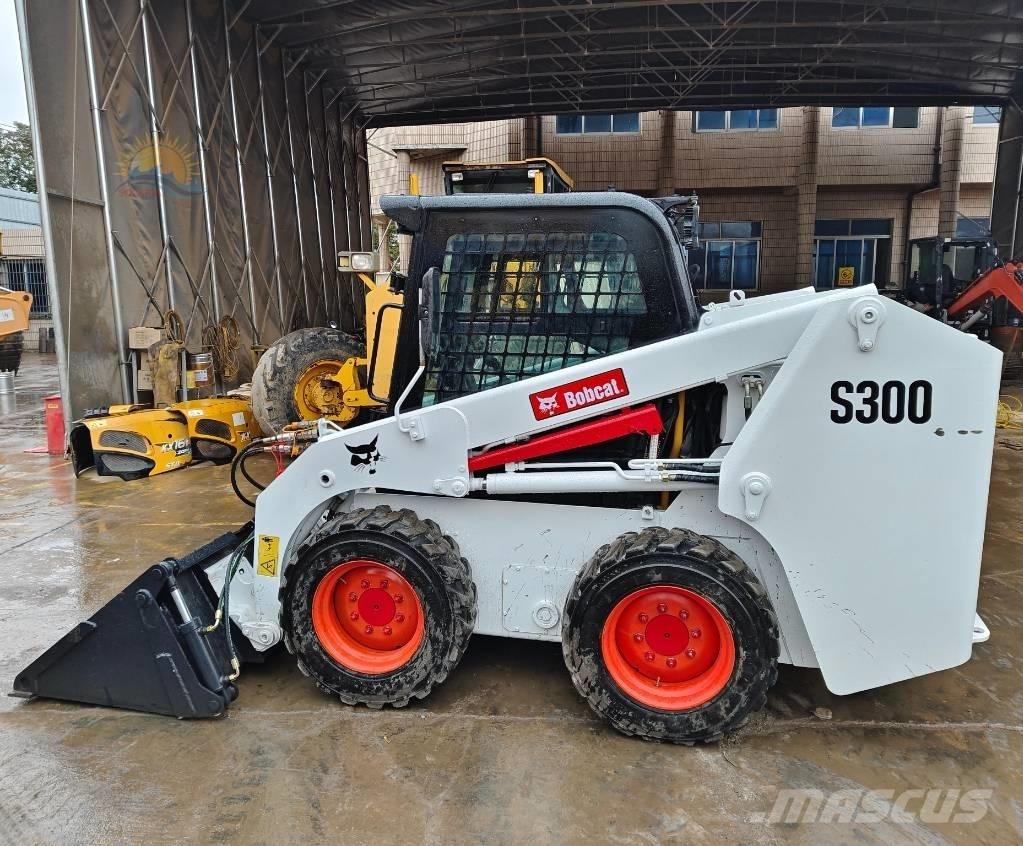 Bobcat S 300 لوادر انزلاقية التوجيه