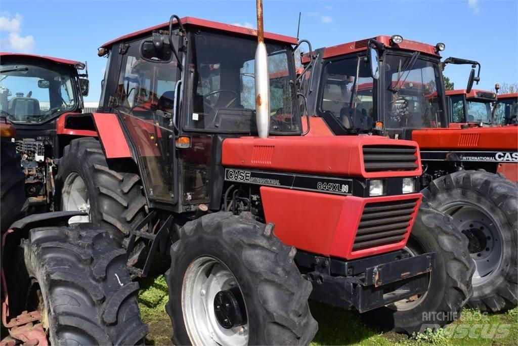 Case IH 844 XL الجرارات