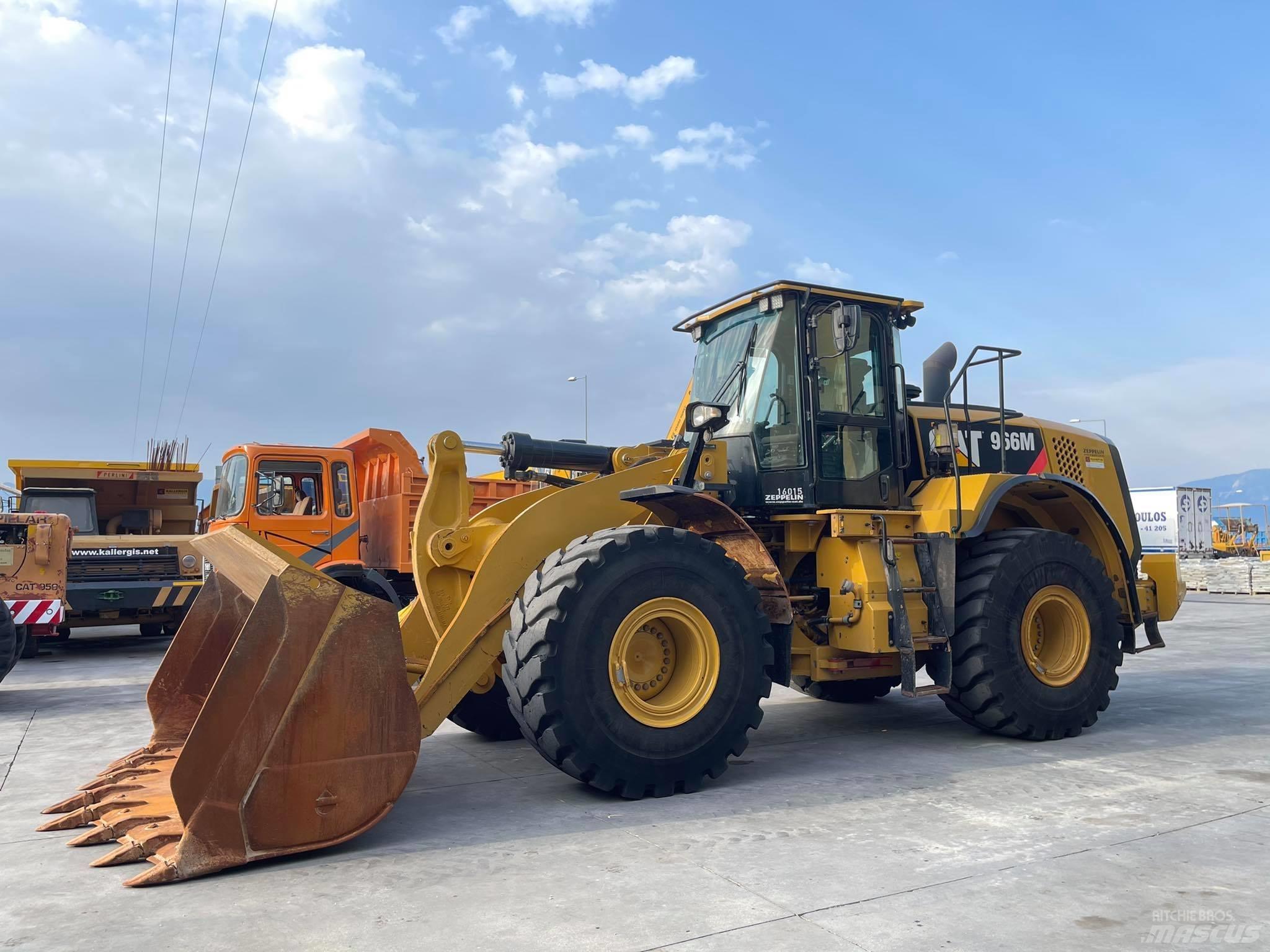 CAT 966M لوادر بعجل