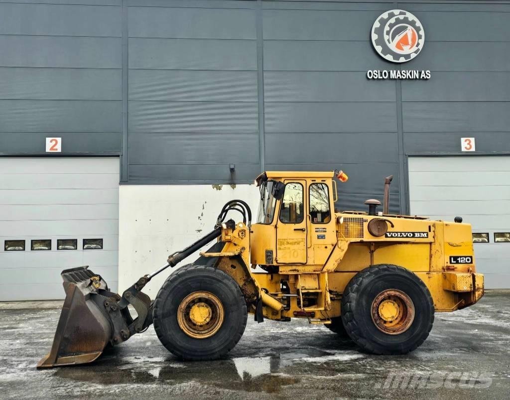 Volvo L 120 لوادر بعجل