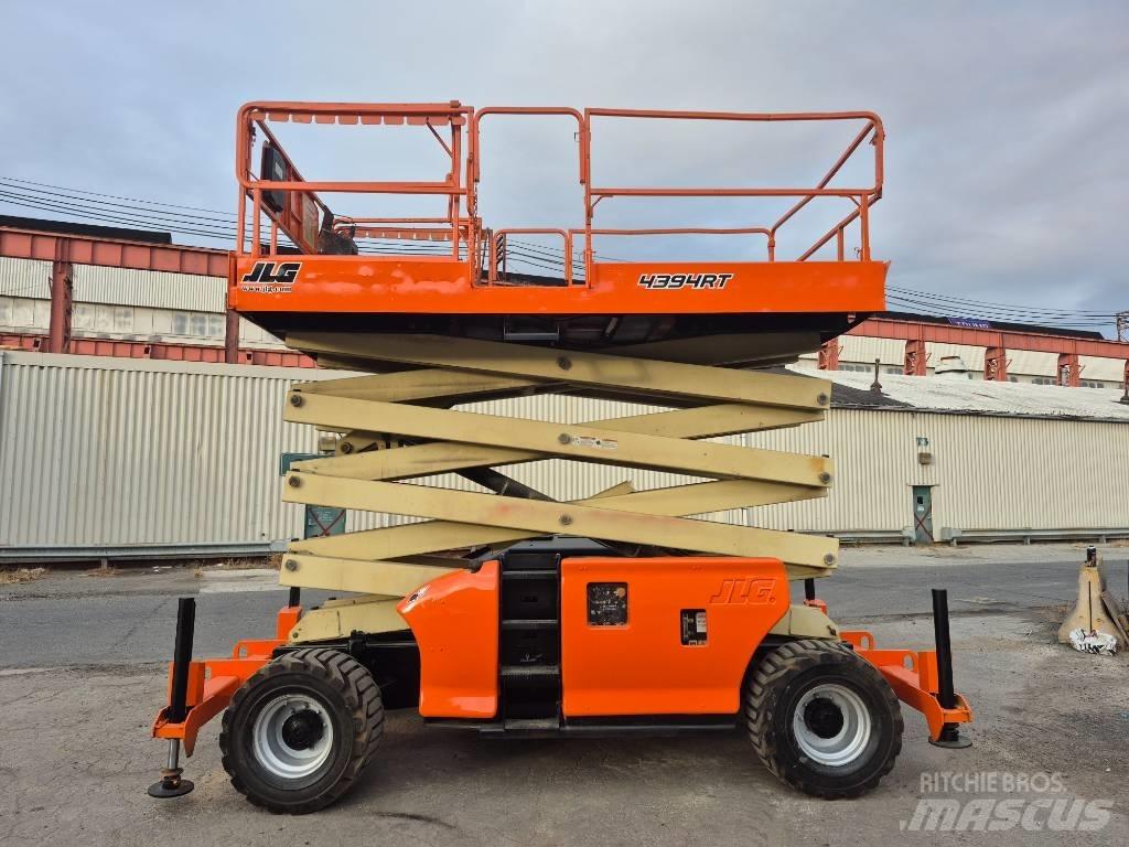 JLG 4394 RT رافعات مقصية الشكل