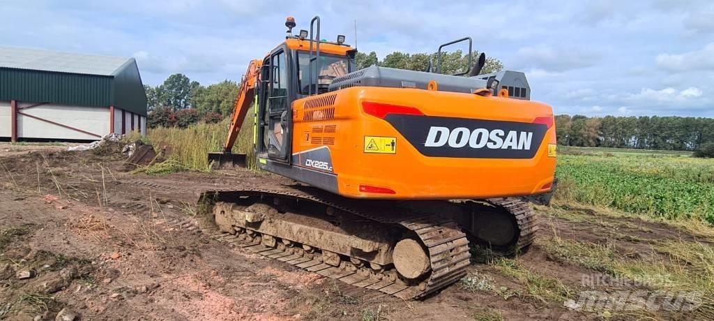 Doosan DX 225 LC-5 حفارات زحافة