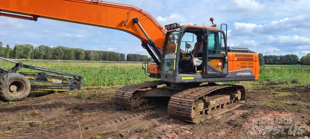 Doosan DX 225 LC-5 حفارات زحافة