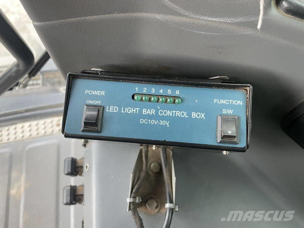JCB 4220 الجرارات