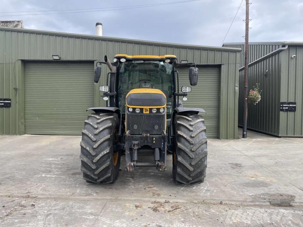 JCB 4220 الجرارات