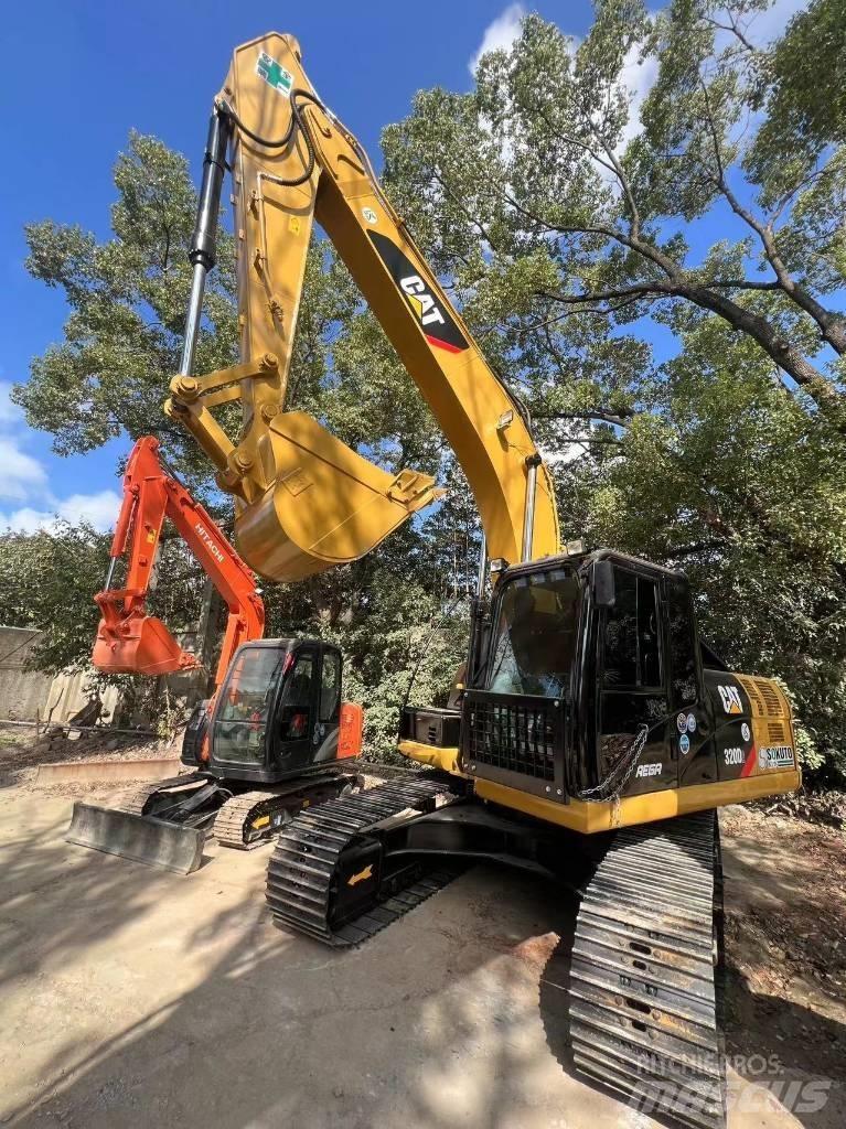 CAT 320 D L حفارات زحافة