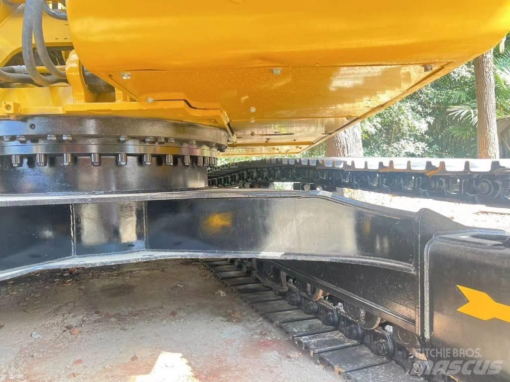CAT 320 D L حفارات زحافة